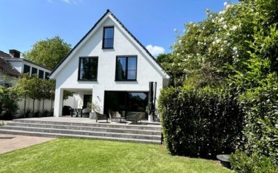 Neuwertiges Traumhaus mit Garten & Pool in Meerbusch / von privat